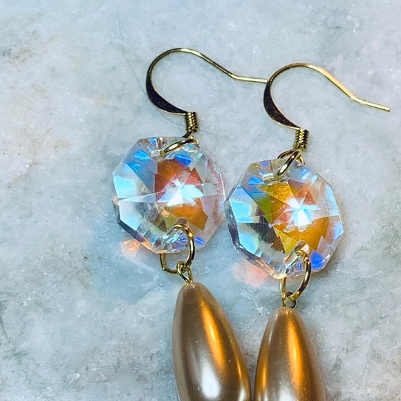 Beautiful handmade hexagon glass with teardrop glass pearl earrings - Picture 4 of 4